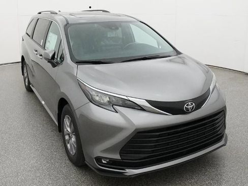 New 2026 Toyota Sienna XLE image 14