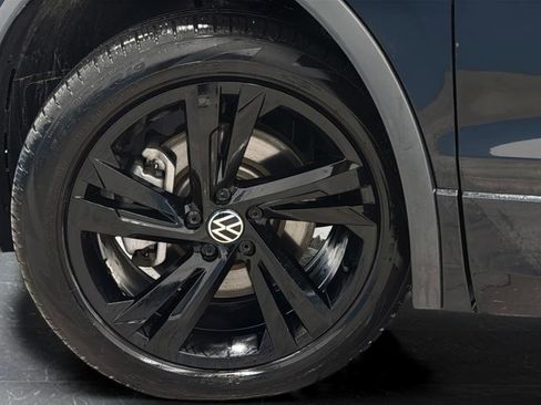 Used 2024 Volkswagen Tiguan SE R-Line image 29