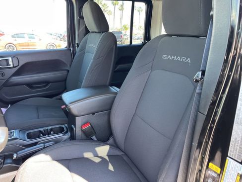 Used 2022 Jeep Wrangler Unlimited Sahara image 7