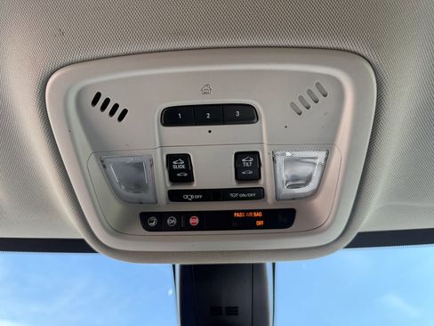Used 2018 Chevrolet Traverse LT AWD/4WD image 34