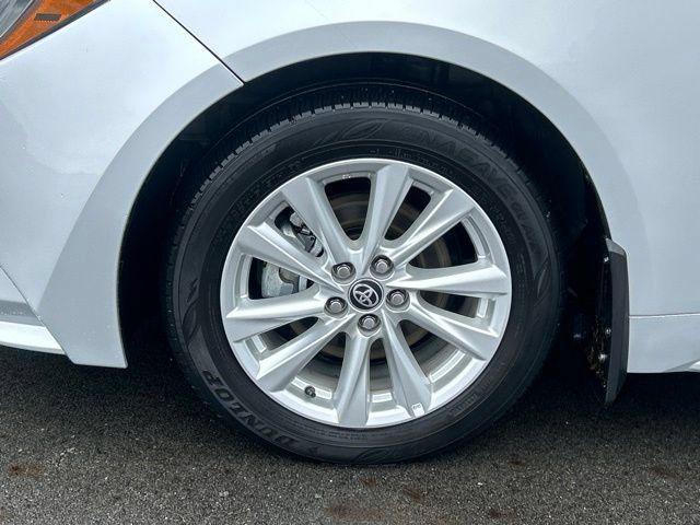 Used 2024 Toyota Corolla LE w/ LE Convenience Package FWD image 16