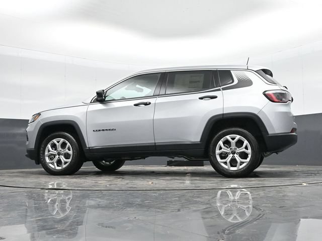 Used 2025 Jeep Compass Sport w/ Mopar Graphics Package AWD/4WD image 37