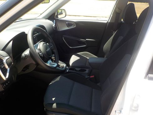 Used 2024 Kia Soul LX w/ Option Group 015 image 19