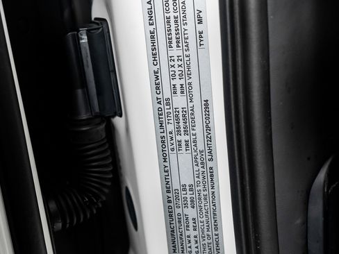 Used 2023 Bentley Bentayga Extended Wheelbase image 61