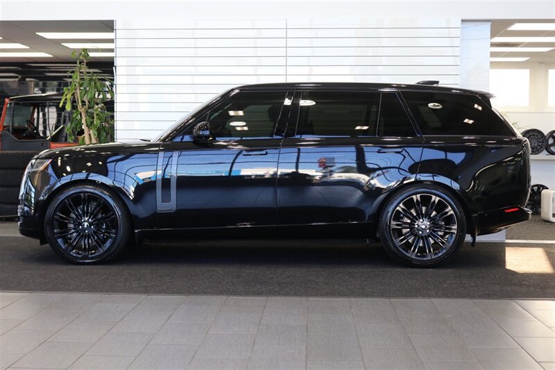 Used 2025 Land Rover Range Rover Long Wheelbase Autobiography AWD/4WD image 4