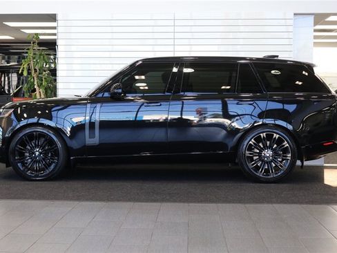 Used 2025 Land Rover Range Rover Long Wheelbase Autobiography AWD/4WD image 4