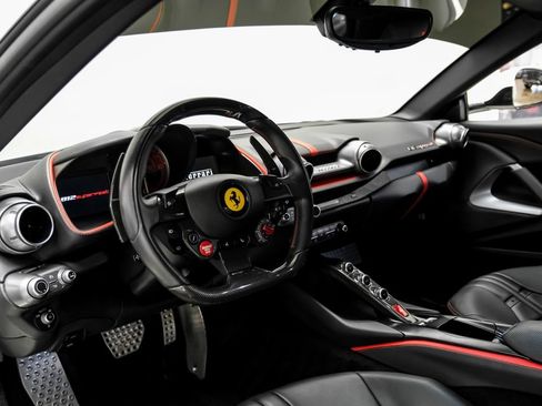 Used 2019 Ferrari 812 Superfast RWD image 5