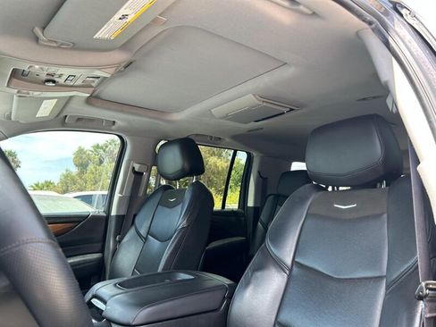 Used 2017 Cadillac Escalade ESV Premium Luxury AWD/4WD image 23