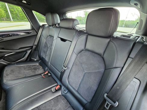 Used 2017 Porsche Macan image 18