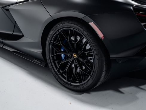 Used 2025 Lamborghini Revuelto image 28