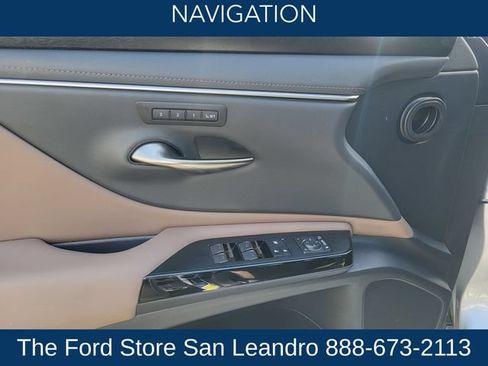 Used 2025 Lexus ES 300h w/ Premium Package FWD image 11