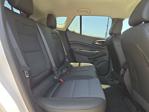 Used 2025 Chevrolet Trax LT w/ LT Convenience Package FWD image 28