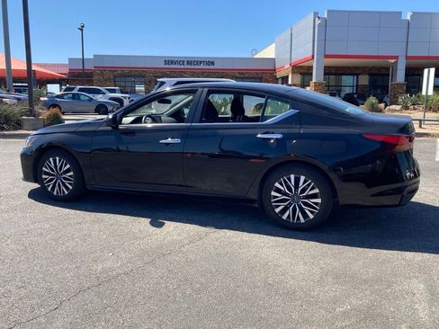 Used 2025 Nissan Altima 2.5 SV image 5