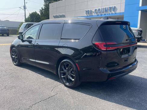 Used 2025 Chrysler Pacifica Limited FWD image 5