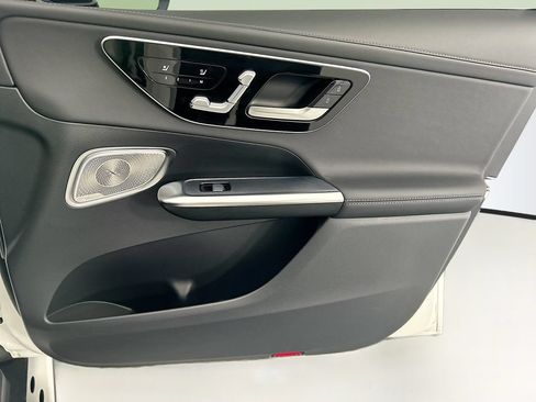Used 2024 Mercedes-Benz GLC 300 4MATIC image 24