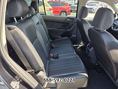 Certified 2022 Volkswagen Tiguan SE FWD image 17
