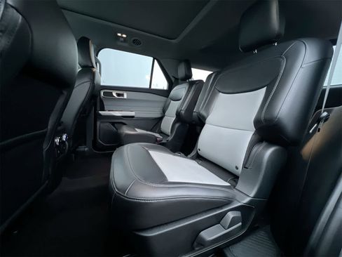 Used 2023 Ford Explorer XLT w/ Equipment Group 202A image 20