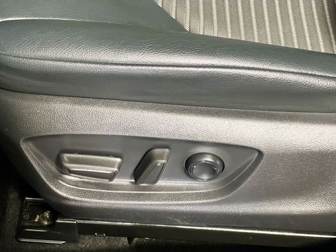 Used 2022 Toyota Camry SE image 9