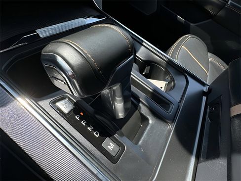 Used 2022 Ford F150 Platinum w/ Trailer Tow Package image 11