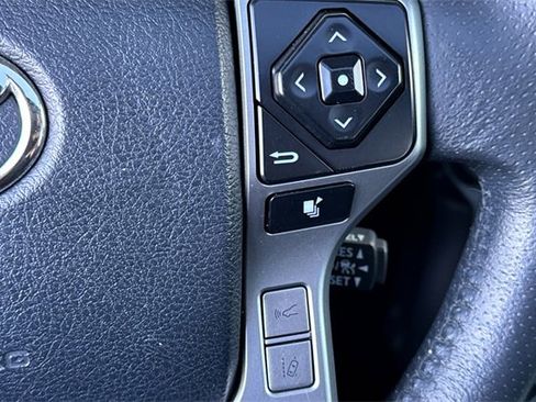 Used 2022 Toyota 4Runner SR5 Premium image 38