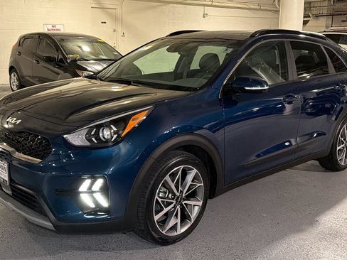 Used 2022 Kia Niro Touring Special Edition FWD image 2