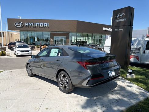 New 2026 Hyundai Elantra Limited FWD image 3