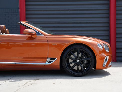 Used 2023 Bentley Continental GT Azure AWD/4WD image 11