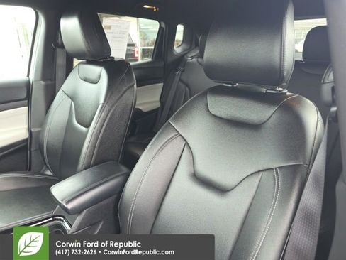 Used 2025 Jeep Compass Limited image 10