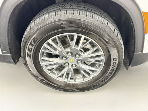 Used 2026 Chevrolet Traverse LT w/ Driver Confidence Package FWD image 11