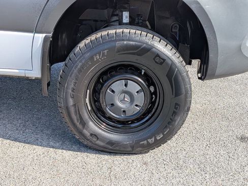 Used 2024 Mercedes-Benz Sprinter 2500 image 12