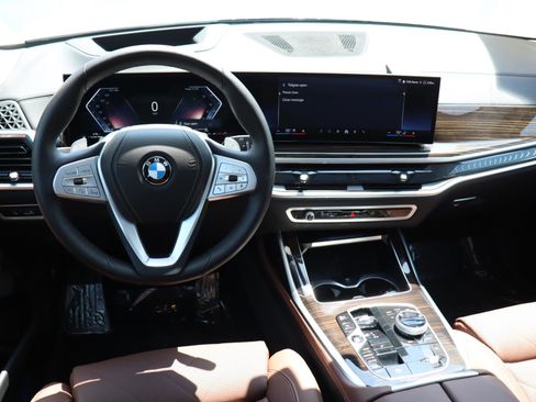 Used 2025 BMW X7 xDrive40i w/ Premium Package image 10