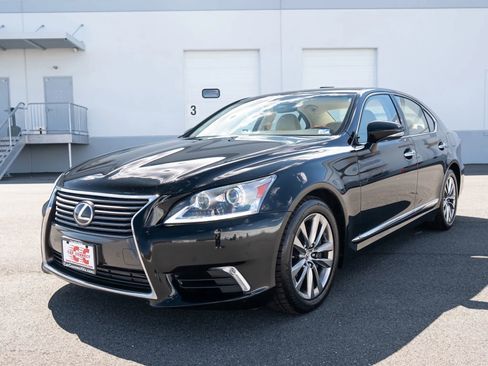 Used 2016 Lexus LS 460 AWD w/ Comfort Package image 2