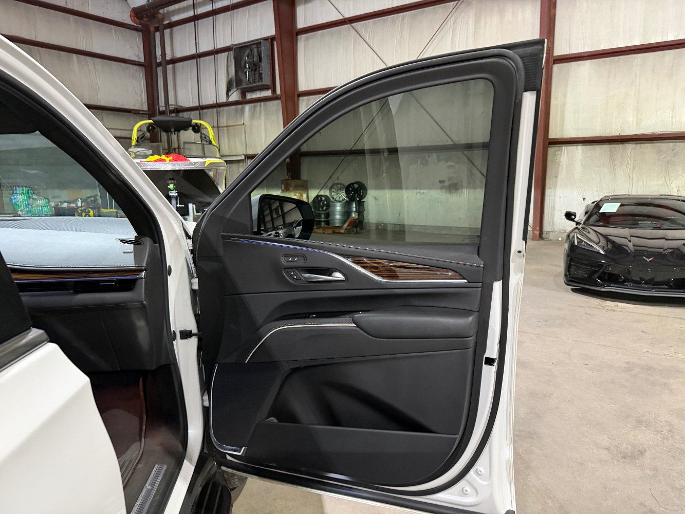 Used 2022 Cadillac Escalade Luxury AWD/4WD image 24