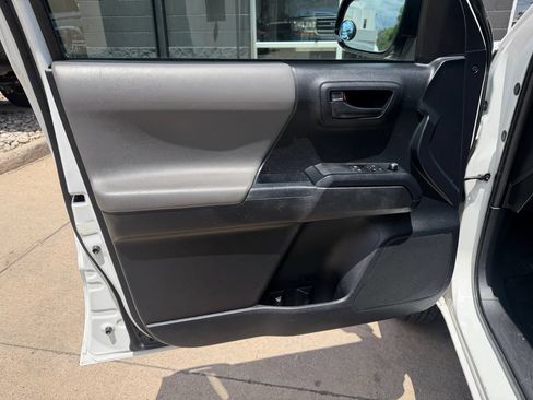 Used 2016 Toyota Tacoma SR RWD image 18
