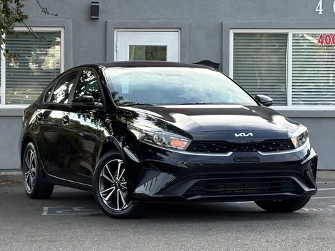 Used 2023 Kia Forte LXS w/ LXS Technology Package image 3