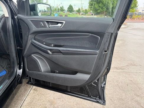 Used 2018 Ford Edge Titanium w/ Technology Package FWD image 24