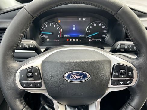 Used 2022 Ford Explorer XLT image 25
