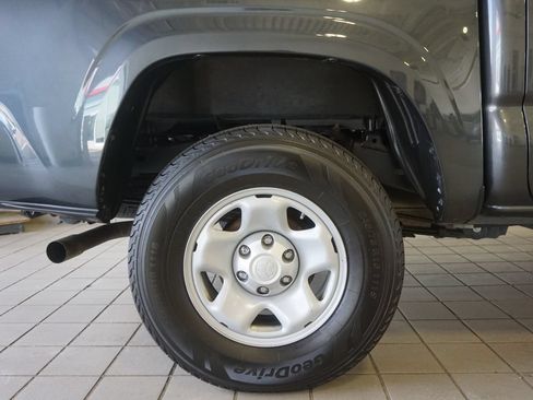 Certified 2023 Toyota Tacoma SR AWD/4WD image 30