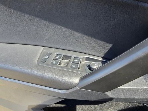 Used 2021 Volkswagen Tiguan SE w/ Panoramic Sunroof Package image 17