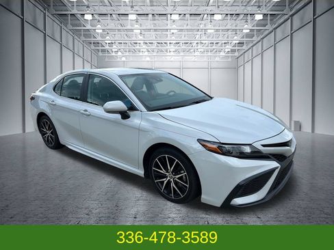 Used 2024 Toyota Camry SE FWD image 7
