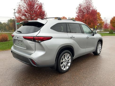 Used 2022 Toyota Highlander Limited image 6