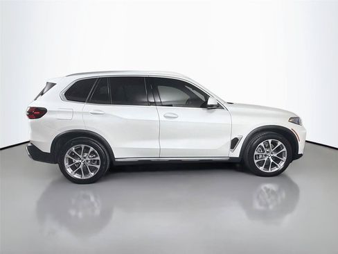 New 2026 BMW X5 xDrive40i w/ Climate Comfort Package AWD/4WD image 4
