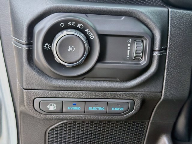 Used 2024 Jeep Wrangler Unlimited Rubicon 4xe AWD/4WD image 31