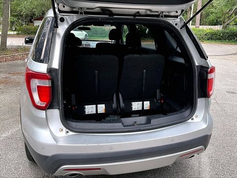 Used 2017 Ford Explorer XLT FWD image 37
