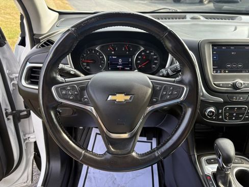 Used 2022 Chevrolet Equinox LT w/ Driver Convenience Package image 16