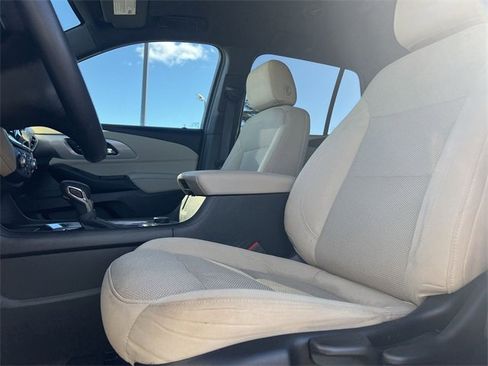 Used 2023 Chevrolet Traverse LS image 25