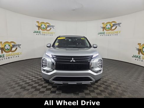 New 2025 Mitsubishi Outlander SE image 2