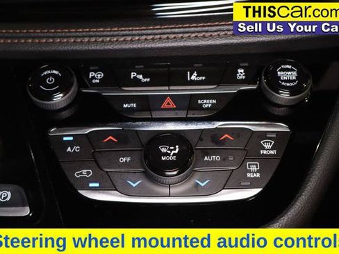 Used 2025 Chrysler Pacifica Pinnacle FWD image 22