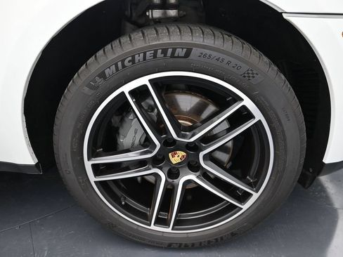 Certified 2021 Porsche Macan S AWD/4WD image 19