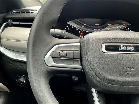 Used 2025 Jeep Compass Limited AWD/4WD image 12
